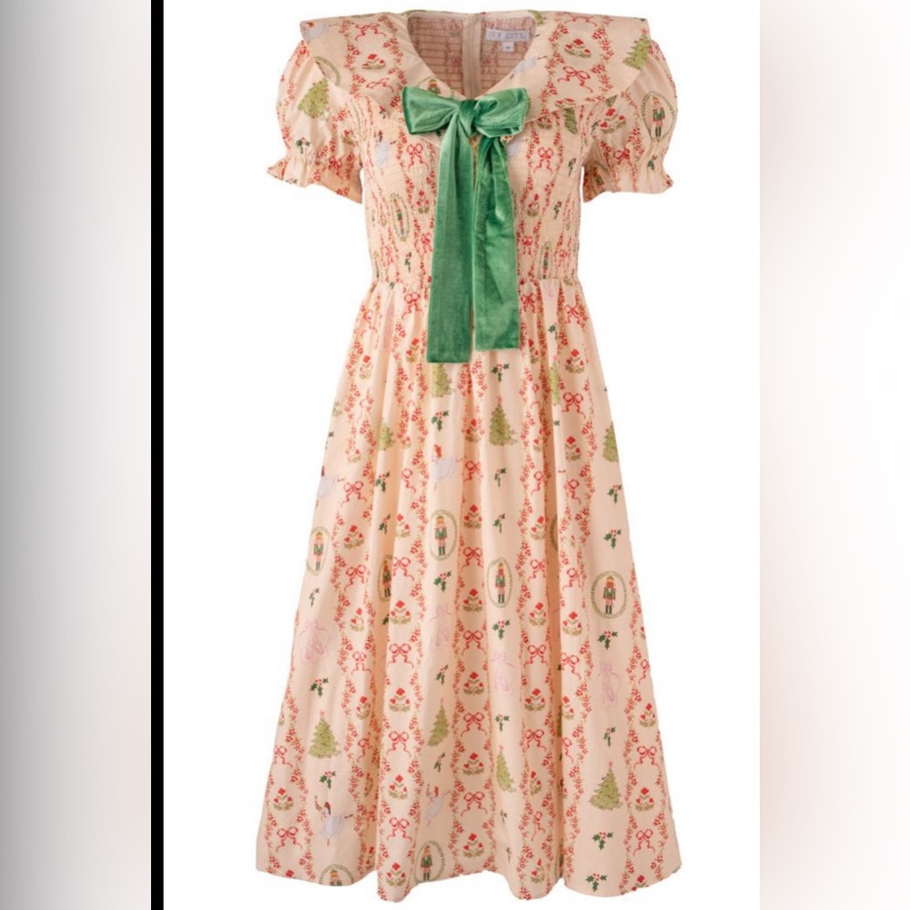 Beautiful Yuletide dress from Ivy City Co. Perfect for the season.